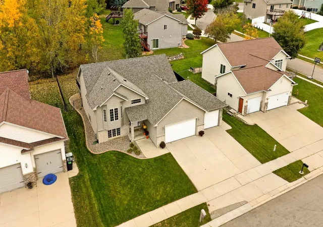 Photo 2 of Single family home for sale at 5121 Florence Dr Nw, Rochester, MN 55901 | MLS# 6781294 | Listing updated on 2026-10-22