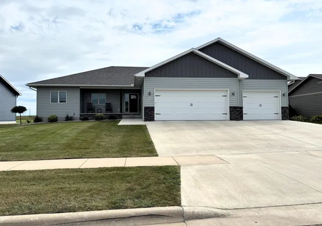 1st image of 1145 Horatio St, Fairmont, MN 56031 | MLS# 6781774