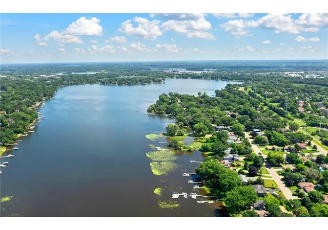 2nd image of 2870 Victoria St N, Saint Paul, MN 55113 | MLS# 6784368