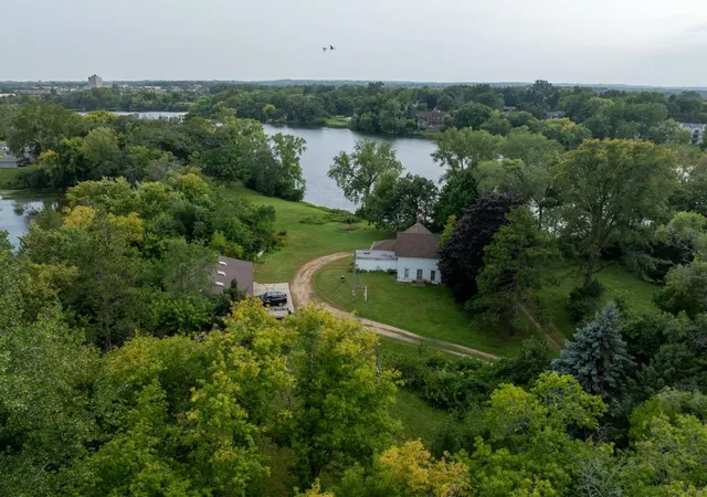 3rd image of 1360 Lone Oak Rd, Saint Paul, MN 55121 | MLS# 6786412