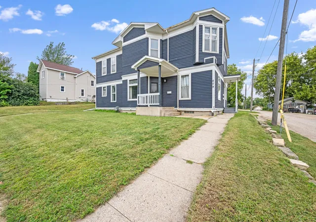 Homes for sale in Fairmont, MN | 609 E 4th St, Fairmont, MN 56031 | MLS# 6787099
