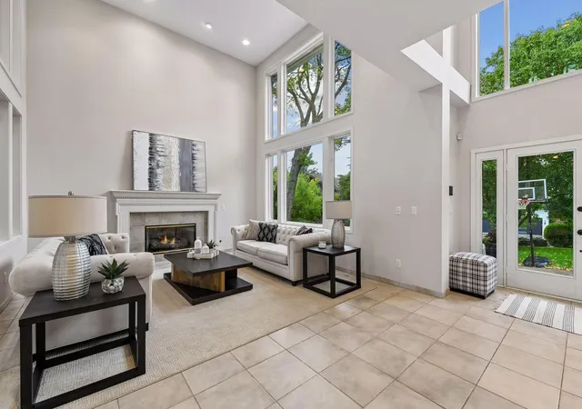 Photo 4 of Single family home for sale at 2323 Huntington Point Rd W, Wayzata, MN 55391 | MLS# 6787317 | Listing updated on 2026-10-07