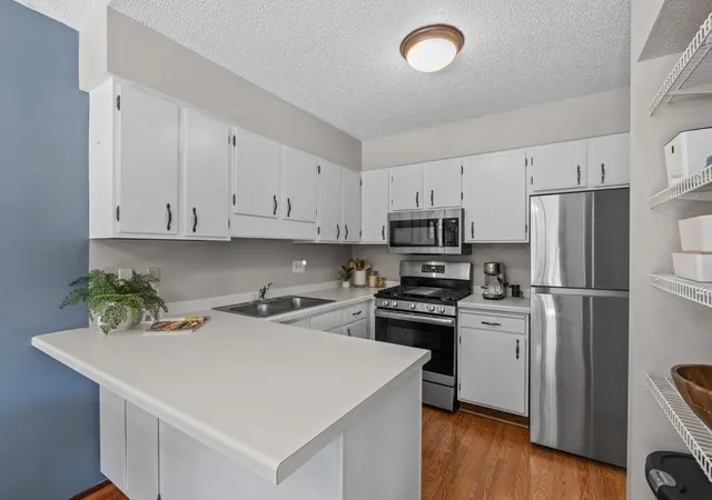 5th image of 1595 Four Oaks Rd, Eagan, MN 55121 | MLS# 6792739