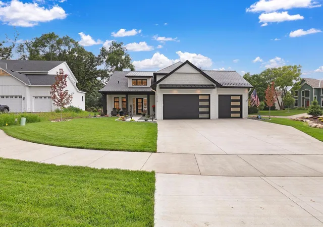 3rd image of 4951 Parkside Circle, Saint Paul, MN 55123 | MLS# 6794325