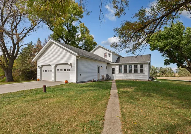 Homes for sale in Winnebago, MN | 33168 175th St, Winnebago, MN 56098 | MLS# 6795427