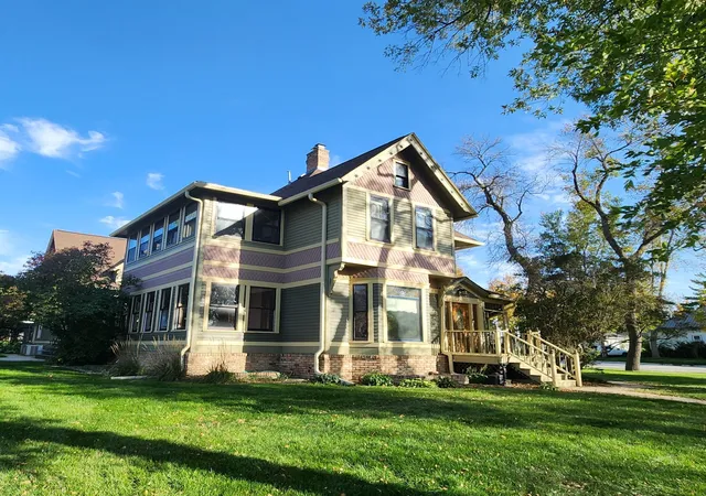Photo 3 of Single family home for sale at 919 3rd Avenue Sw, Pipestone, MN 56164 | MLS# 6796824 | Listing updated on 2026-09-14