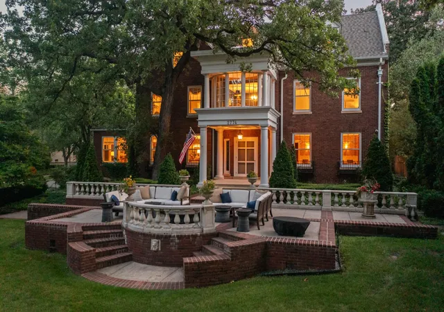 3rd image of 2774 W Lake Of The Isles Pkwy, Minneapolis, MN 55416 | MLS# 6798267