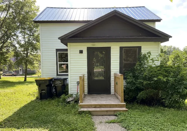 Homes for sale in Fairfax, MN | 113 1st St Sw, Fairfax, MN 55332 | MLS# 6800306