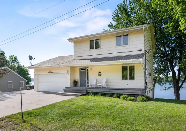 3rd image of 6825 N Shore Dr, Rockford, MN 55373 | MLS# 6800424