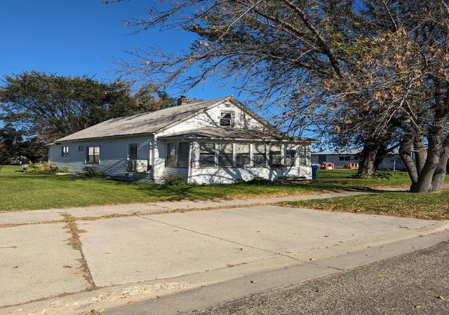 3rd image of 212 2Nd Ave, Enderlin, ND 58027 | MLS# 6802035