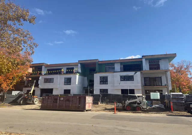 Listing Photo 2 - Condo for sale in building located at 150 Broadway Ave S, Wayzata, MN 55391 - Unit #3D