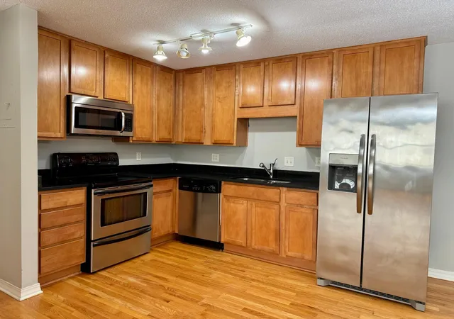 Photo 4 of Condo for sale at 3150 Excelsior Blvd #211, Minneapolis, MN 55416 | MLS# 6802562 | Listing updated on 2026-09-09