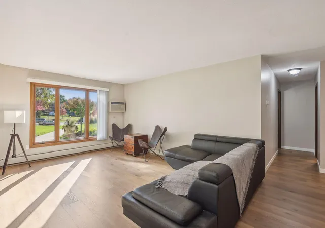 4th image of 4350 Brookside Ct #114, Minneapolis, MN 55436 | MLS# 6804325