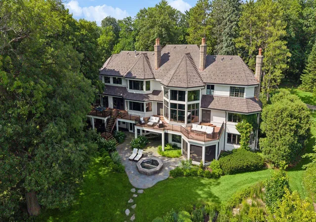Photo 3 of Single family home for sale at 2505 Cedar Point Dr, Wayzata, MN 55391 | MLS# 6804965 | Listing updated on 2026-10-01