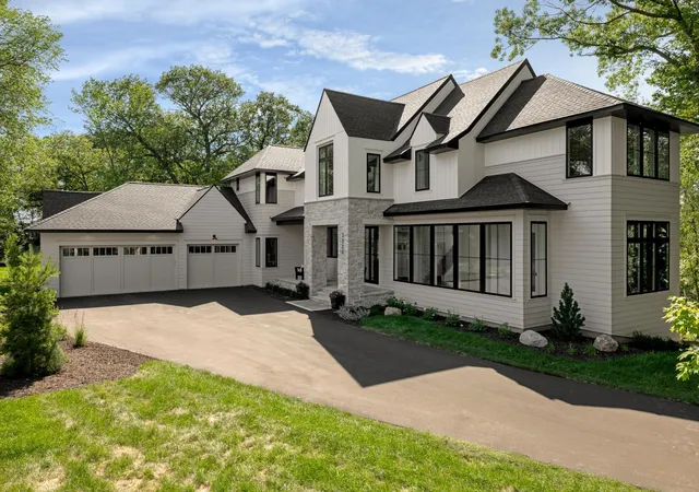 2nd image of 260 Eastwood Ct, Chanhassen, MN 55317 | MLS# 6805213