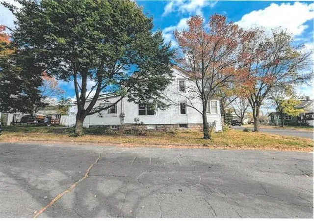 2nd image of 601 Hayes St, Eveleth, MN 55734 | MLS# 6805641