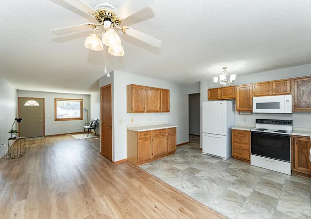 Homes for sale in Le Roy, MN | 209 E Henry St, Le Roy, MN 55951 | MLS# 6806049