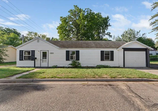 Photo 1 of Sale Pending at 924 6th Avenue Ne, Brainerd, MN 56401 | MLS# 6807310 | Listing updated on 2026-09-04