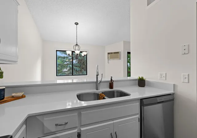 3rd image of 14855 Endicott Wy, Apple Valley, MN 55124
