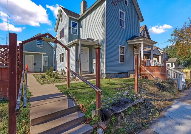 Photo 1 of House for sale at 821 Hardenbergh Pl, Saint Paul, MN 55117 | MLS# 6807606 | Listing updated on 2026-10-20