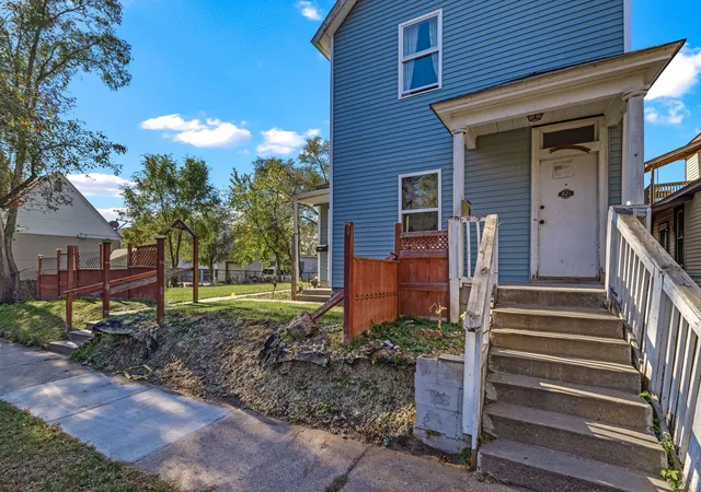Photo 2 of House for sale at 821 Hardenbergh Pl, Saint Paul, MN 55117 | MLS# 6807606 | Listing updated on 2026-10-20