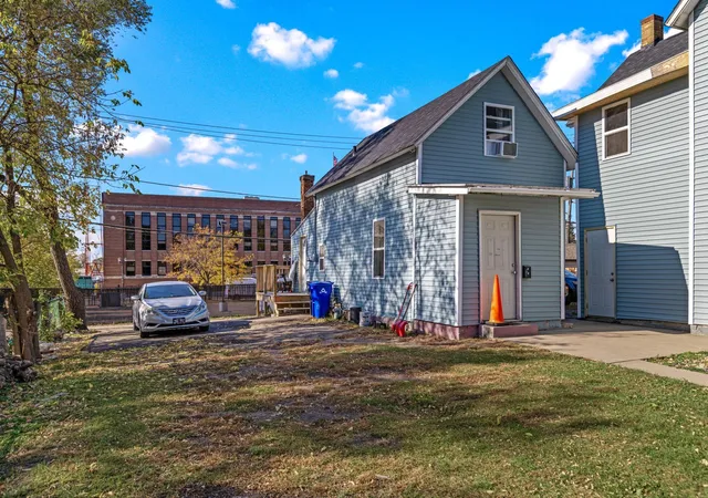 Photo 4 of House for sale at 821 Hardenbergh Pl, Saint Paul, MN 55117 | MLS# 6807606 | Listing updated on 2026-10-20