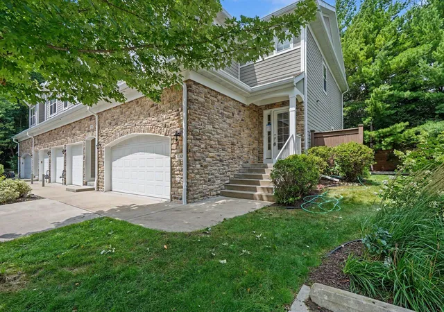 1st image of 17820 Valley Cove Ct, Wayzata, MN 55391 | MLS# 6807990