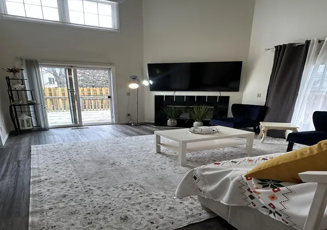 3rd image of 1612 Rose Hill Cir, Saint Paul, MN 55108 | MLS# 6811893