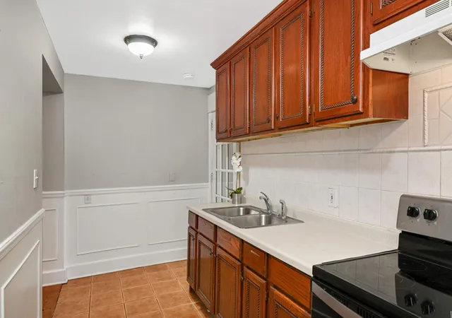 Listing Photo 5 - Condo for sale in building located at 2507 Lyndale Ave S, Minneapolis, MN 55405