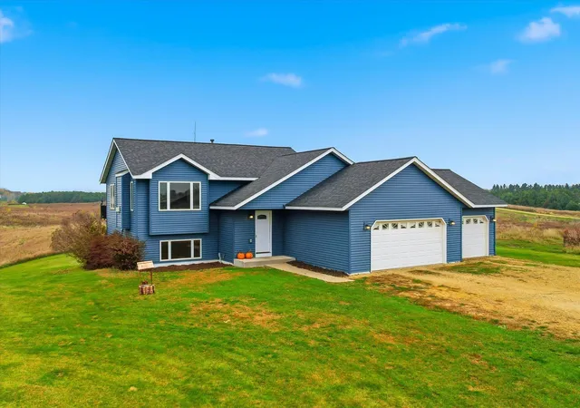 Photo 1 of Single family home for sale at 980 65th Avenue, Roberts, WI 54023 | MLS# 6812228 | Listing updated on 2026-09-22