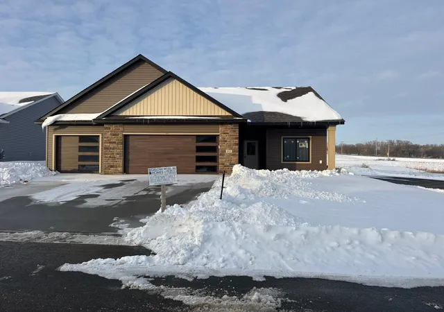 Homes for sale in Zumbrota, MN | 102 Fairway Street, Zumbrota, MN 55992 | MLS# 6812373