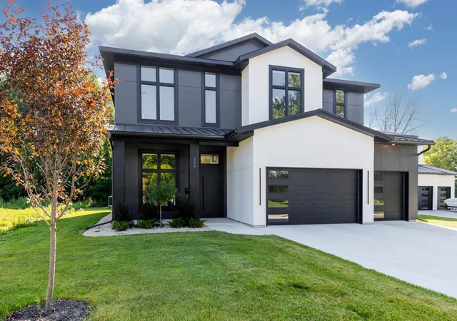 1st image of 504 N Maple St, Chaska, MN 55318 | MLS# 6812546