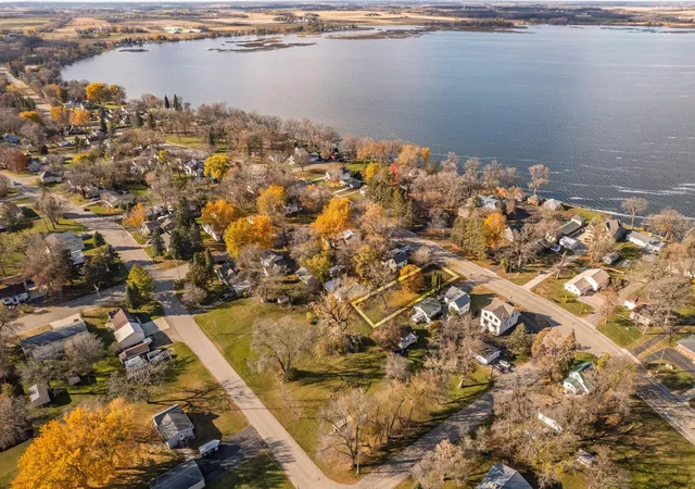 3rd image of 816 E Lake St, Osakis, MN 56360 | MLS# 6813045