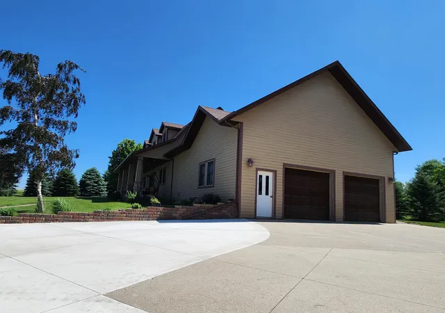 Photo 4 of Single family home for sale at 573 State Hwy 30, Pipestone, MN 56164 | MLS# 6813252 | Listing updated on 2026-07-20