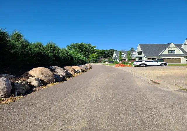 Homes for sale in Wayzata, MN | 1050 Old Long Lake Rd, Wayzata, MN 55391 | MLS# 6813514