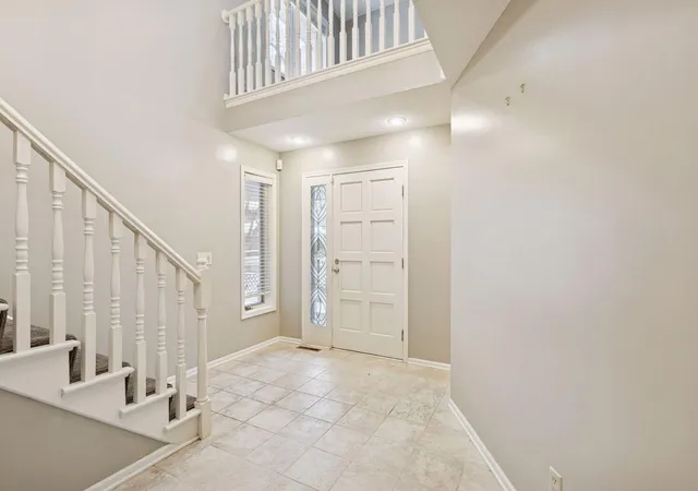 3rd image of 1135 Hollybrook Dr, Wayzata, MN 55391 | MLS# 6814791