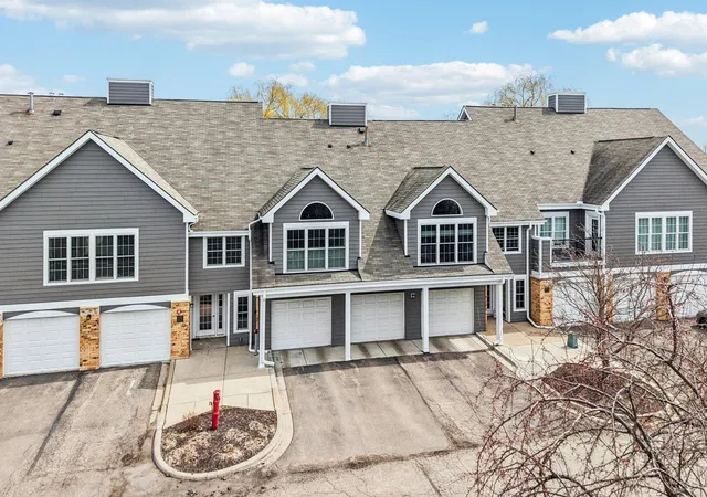 Homes for sale in Minnetonka, MN | 6145 Chasewood Pkwy #202, Minnetonka, MN 55343 | MLS# 6815246