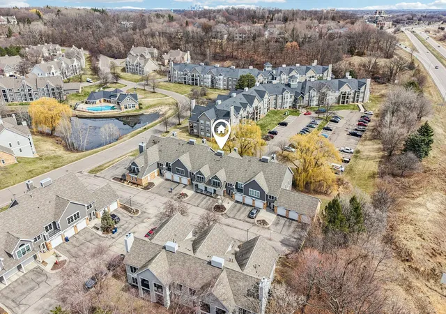Homes for sale in Minnetonka, MN | 6145 Chasewood Parkway, Minnetonka, MN 55343 | Houzeo