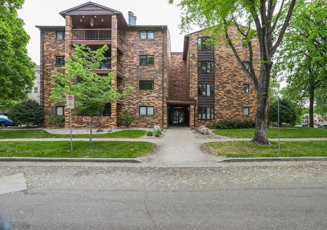 Homes for sale in Fargo, ND | 220 8th St S #D4, Fargo, ND 58103 | MLS# 6815540