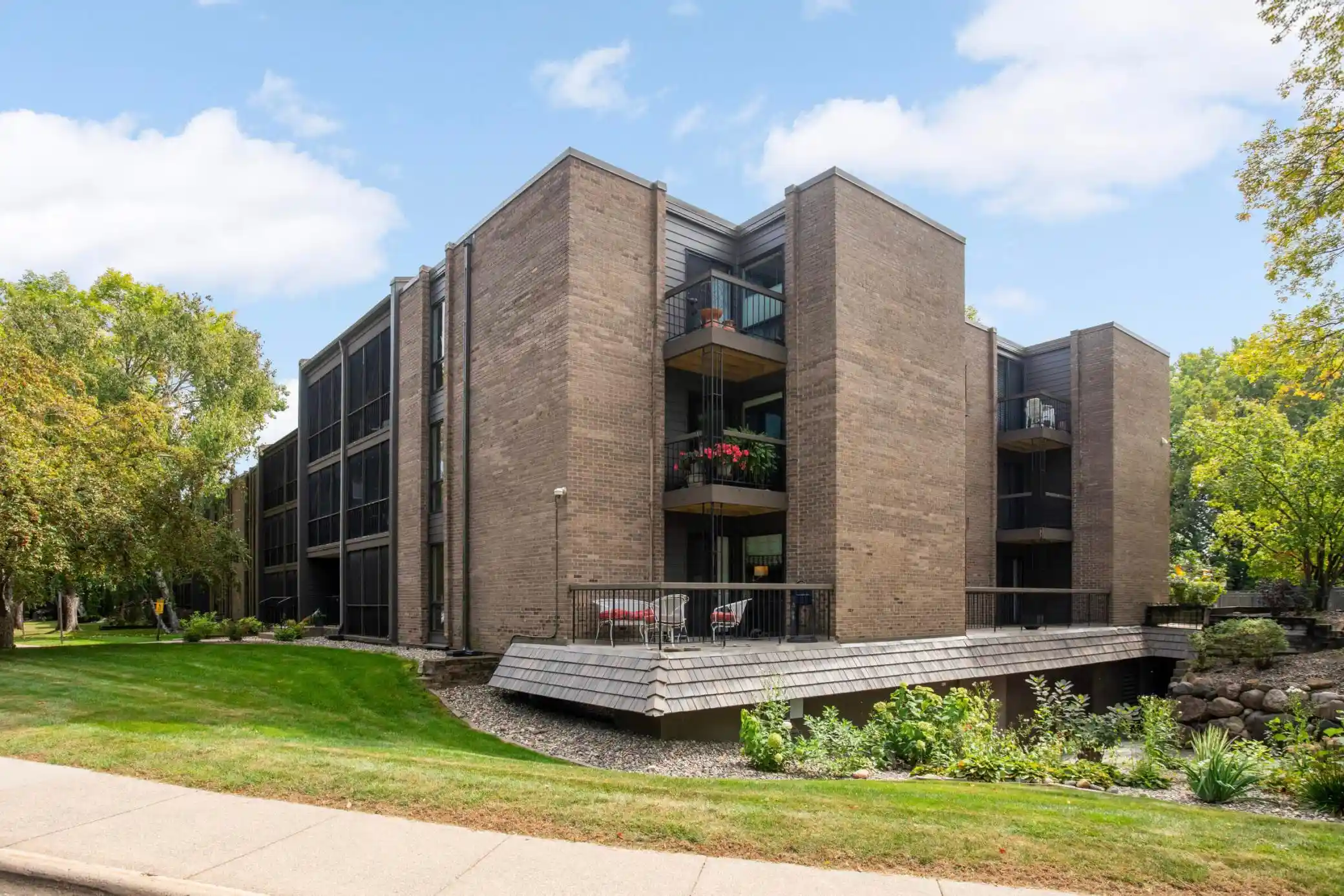 Listing Photo 49 - Condo for sale in 6105 Lincoln Dr located at 6105 Lincoln Dr, Edina, MN 55436 - Unit #136