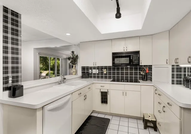 Listing Photo 4 - Condo for sale in building located at 6105 Lincoln Dr, Edina, MN 55436 - Unit #136