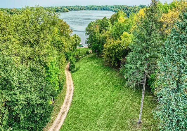 3rd image of 970 Pleasant View Rd, Chanhassen, MN 55317 | MLS# 6817889