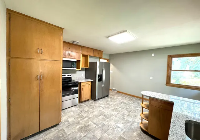 4th image of 221 Woodlawn Ave, Lake Lillian, MN 56253 | MLS# 6818681