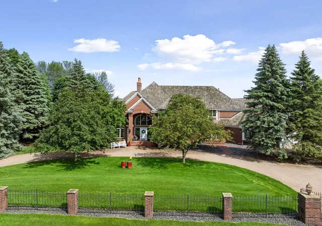 Photo 3 of Mansion for sale at 10 Apple Orchard Ct, Saint Paul, MN 55110 | MLS# 6818725 | Listing updated on 2026-10-24