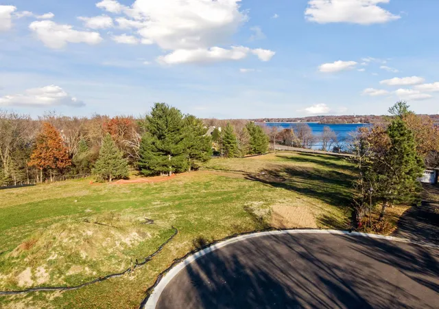 2nd image of 3941x White Oak Ln, Excelsior, MN 55331 | MLS# 6818894