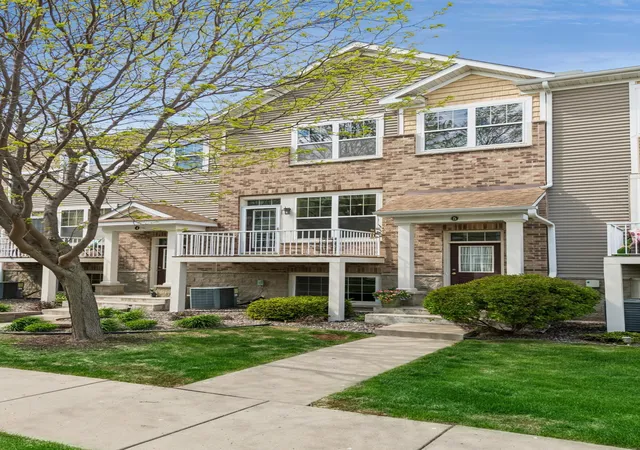 2nd image of 1945 Commonwealth Blvd #5, Chanhassen, MN 55317 | MLS# 6819393