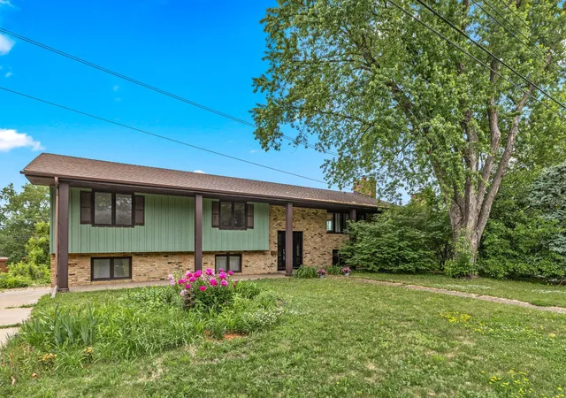 Photo 4 of Single family home for sale at 3301 Edgemere Ave, Minneapolis, MN 55418 | MLS# 6819853 | Listing updated on 2026-08-20