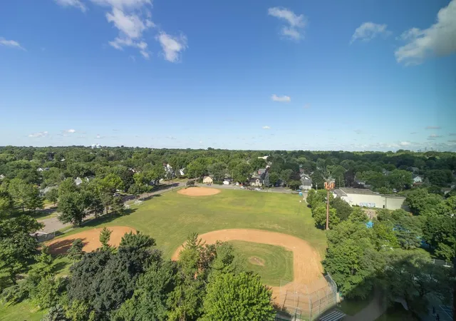 2nd image of 1181 Edgcumbe Rd, Saint Paul, MN 55105