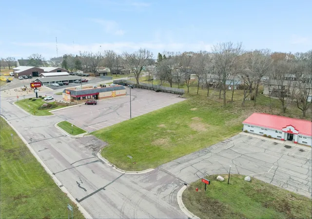 Homes for sale in Windom, MN | 240 3Rd Ave, Windom, MN 56101 | MLS# 6820919