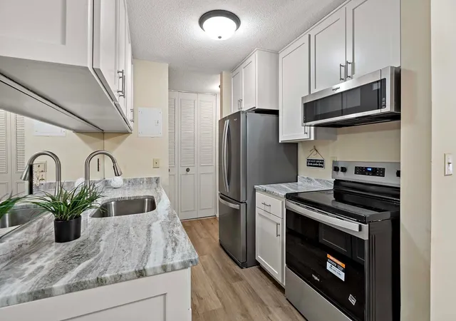 Photo 1 of Condo for sale at 2800 Hamline Ave N #112, Saint Paul, MN 55113 | MLS# 6821295 | Listing updated on 2026-10-14